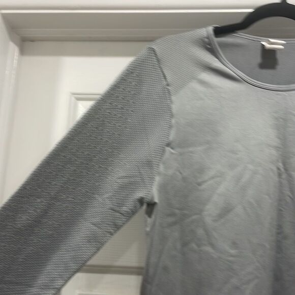 Fabletics Sync seamless long sleeve top in STEEL size XL - Picture 2 of 4